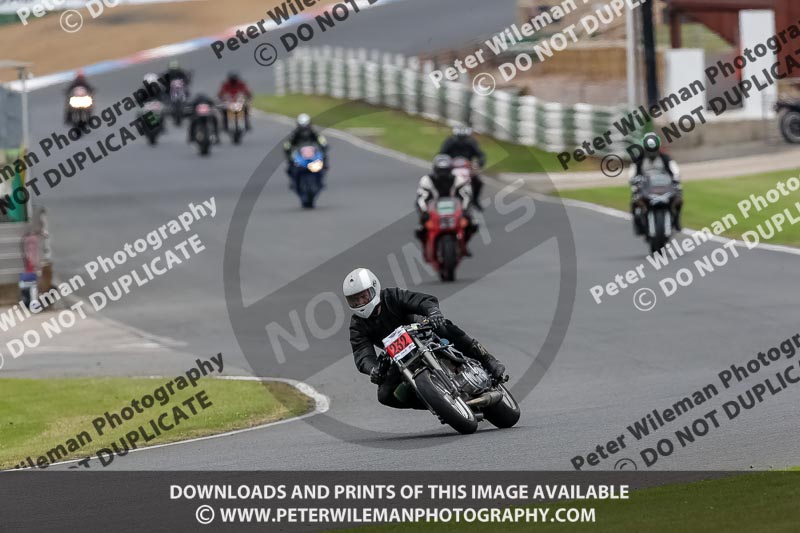 Vintage motorcycle club;eventdigitalimages;mallory park;mallory park trackday photographs;no limits trackdays;peter wileman photography;trackday digital images;trackday photos;vmcc festival 1000 bikes photographs